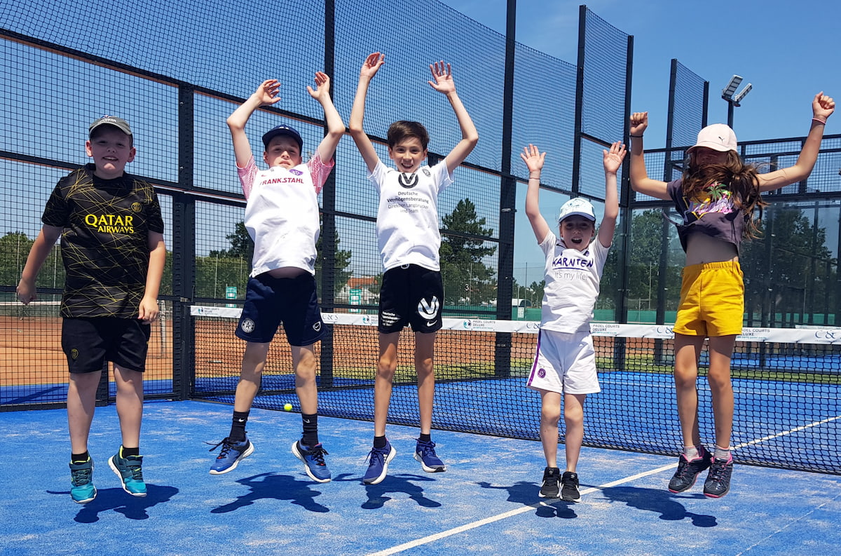 Kinder und Jugendliche beim Padel-Camp in Vösendorf